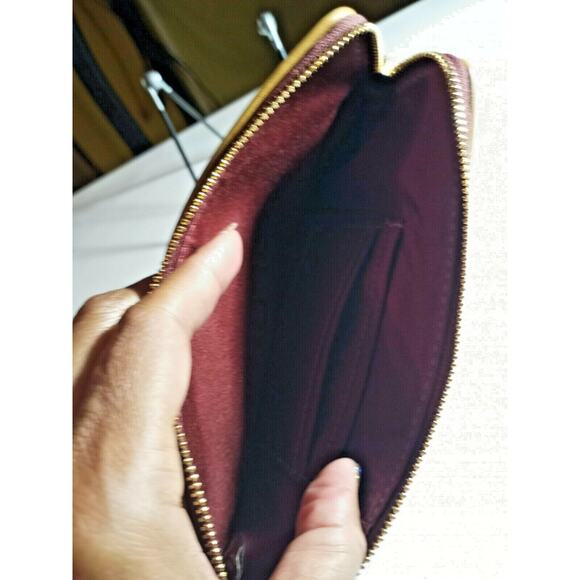 Coach LARGE CORNER ZIP WRISTLET IN SIGNATURE JACQUARD WITH STRIPES NWT $118 - Picture 9 of 12